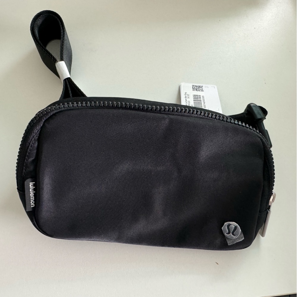 Lululemon everywhere belt bag